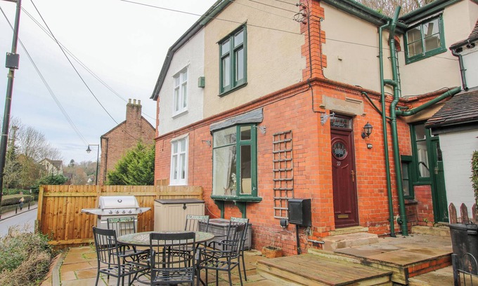 Coalbrookdale Cottage | MOONRIVER, pet friendly, with a garden in Ironbridge