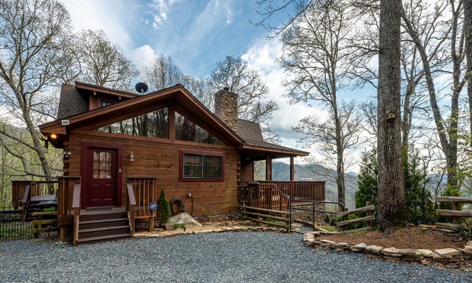 Aquone Villa | MoonShadow Lakeview Cabin-3 Story Nantahala Lake