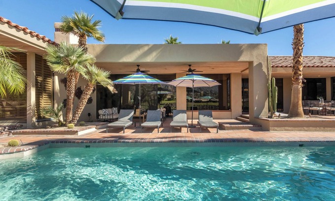 La Quinta Cottage | Moonshine by Avantstay Modern & Stylish Estate w/Bar, Fire Pit & Hot Tub 5 bd