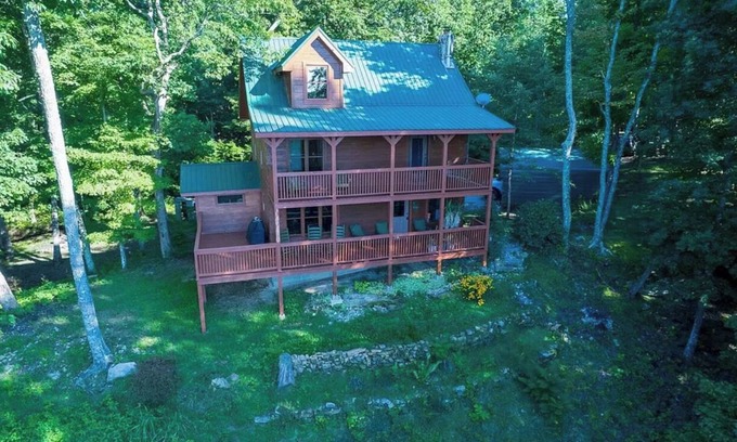 Sparta Cabin | Moonshine Cabin- beautiful Mountain views and minutes to downtown
