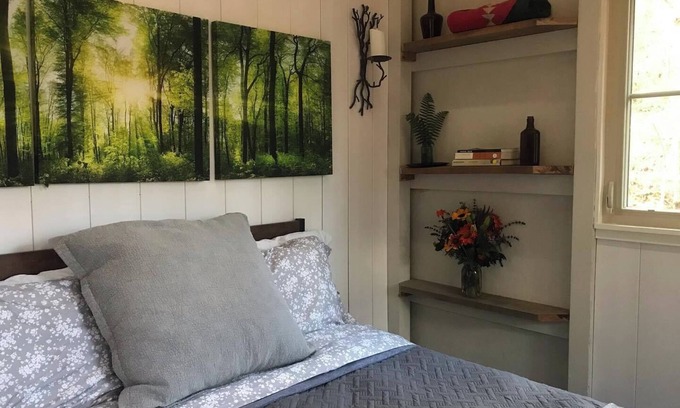 Haywood RV Rental | Moonshine Glamping Cabin near Old Rag Mountain in Shenandoah National Park