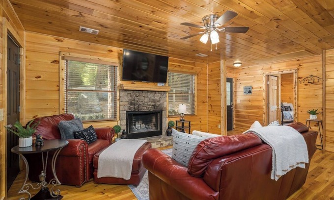 Blue Ridge Cabin | Moonshine Run near Bullen Gap