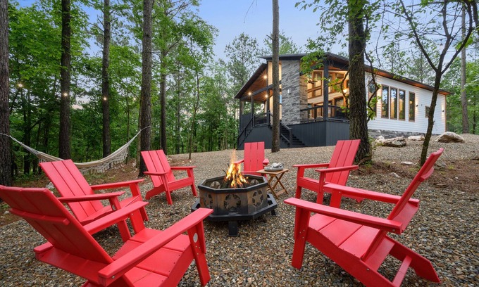 Broken Bow Cabin | Moonstone Ridge - Centrally Located Cabin for 6