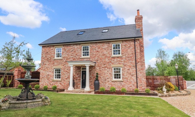Poulton-le-Fylde Cottage | MOOR END MANOR, family friendly, luxury holiday cottage in Stalmine