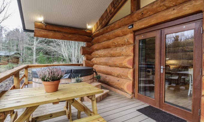 Inverness Cottage | MOORHEN LODGE, pet friendly in North Kessock And Kilmuir