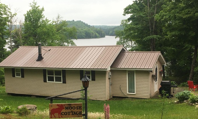 Unorganized North East Parry Sound Cottage | Moose Cottage - Cozy Algonquin Highlands Lakefront Hideaway!