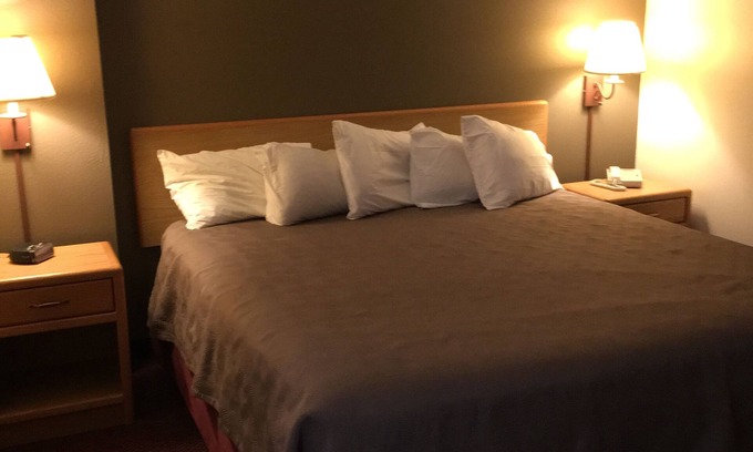 Moose Lake Hotel | Moose Lake Lodge & Suites