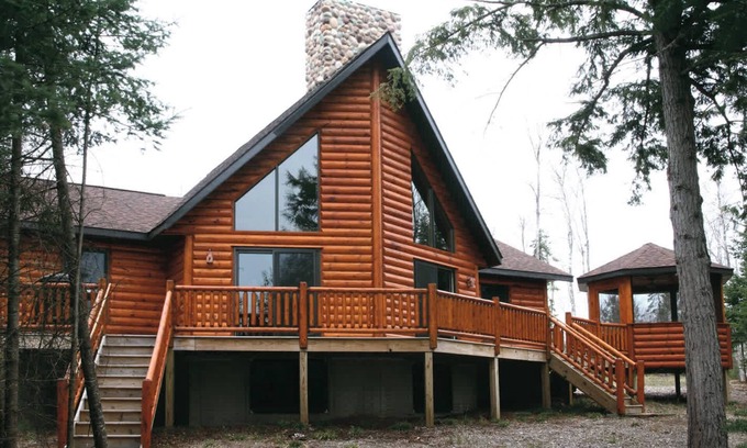 Land O Lakes House | Moose Lodge Summary: