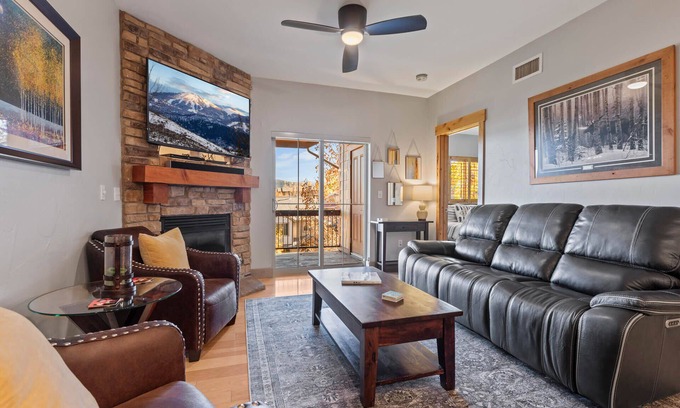 Bear Hollow Village Condo | Moose Mgmt at Bear Hollow 3307 Scenic View-King Bed-AC-Fans-Pool-Dogs Welcome