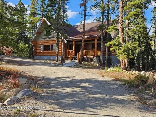 Valley of the Sun House | Moose Mtn Lodge/Luxury Cabin/Hot Tub/Fireplace