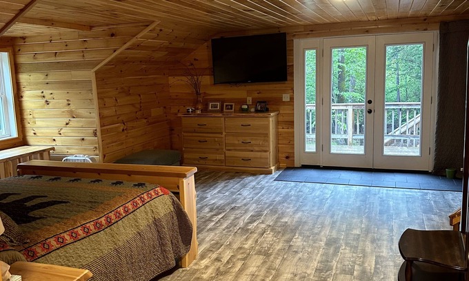 Beaver Cove Cabin | Moosehead Lake Retreat. Spacious Log Cabin, Lake Access, Close to Trails