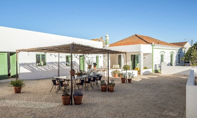 Sao Bartolomeu de Messines Villa | Moradia Zabel - Six Bedroom Villa, Sleeps 12