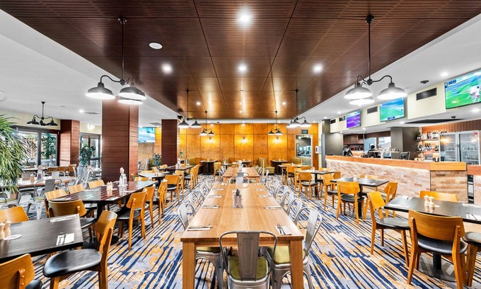 Caboolture South Hotel | Morayfield Tavern & Motel