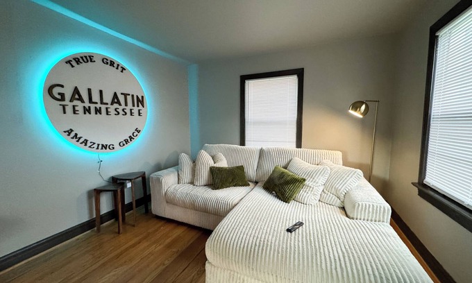 Gallatin House | More Space than Hotel - King Bed/Bunk Bed/Laundry - 29mi to Nashville