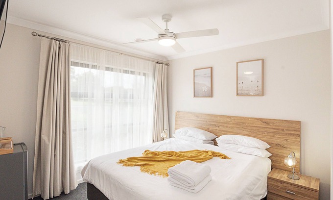 Hamilton House | Moreview Holiday Homes, brand-new modern houses 400m from Hamilton centre.nnn