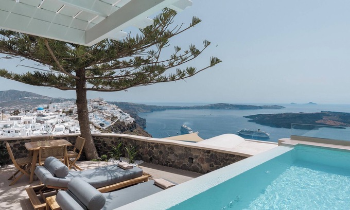 Firostefani Apartment | Morfes 2bedroom aprt with Plunge heated pool and Sea View by Caldera Houses