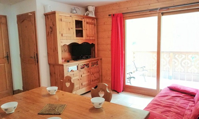 Les Esserts Apartment | Morillon 1100: 2BR, 7 people, pets allowed, parking, Wifi, 50m from slopes