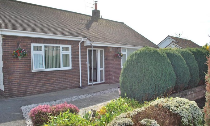Prestatyn House | Mornant Cottage
