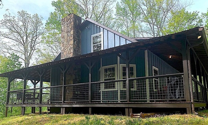 Choestoe Cabin | Morning Star,Rustic Upscale Cabin wonderland in the forest, Fence-in Yard
