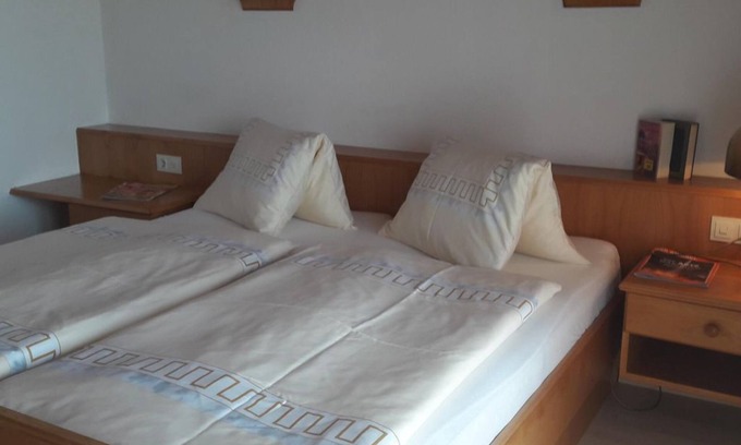 Zlan Apartment | Morning sun - Guesthouse Inge