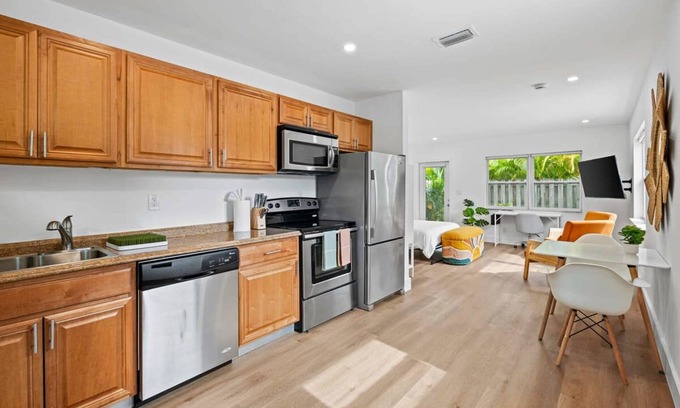Sailboat Bend Apartment | Morning Sunshine Sailboat Bend