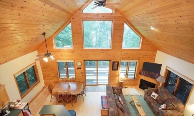 Trego Cabin | Morning View chalet lake home on Pear Lake