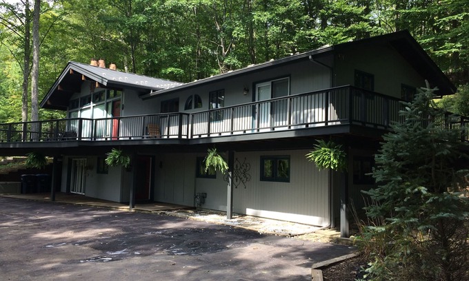 Ellicottville Ski Chalet | Morningstar Lodge, Classic, Clean, Close