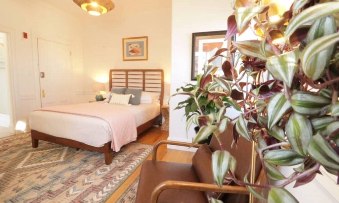 Parkside House | Morrill Mansion Inn | 7 | Self Check In | Parking