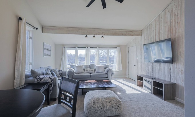 Airport Township House | Morrow Getaway - Large & Comfy