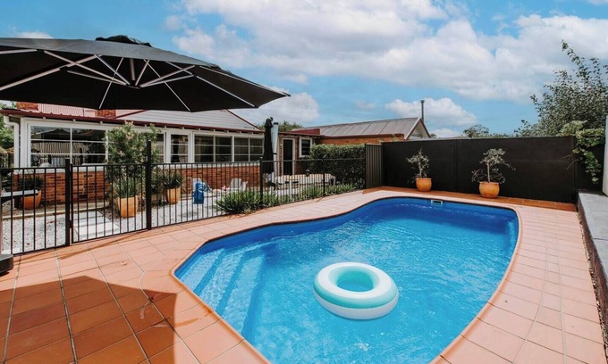 Central Mudgee Cottage | Mortimer Cottage A Pool Oasis in Heart of Mudgee