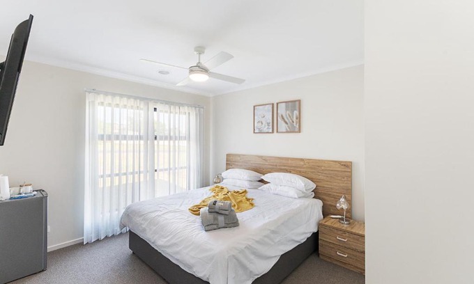Hamilton House | Morview Holiday Homes-Elephant