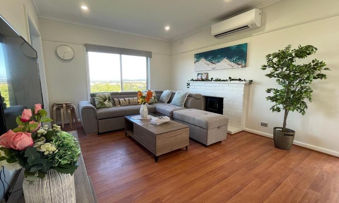 Morwell House | Morwell Pet friendly 3 BRMS Rental home Free Wi-fi