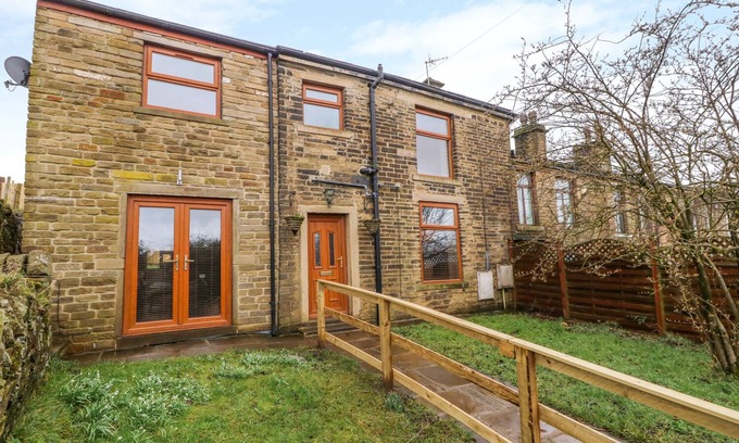 Thornton Cottage | MOSCOW MEWS, pet friendly, with open fire in Thornton, West Yorkshire