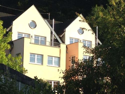 Brodenbach House | Moselschön 3 with terrace and garden