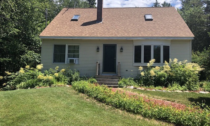 Town Hill House | "Moss Mountain Cottage" Clean, Private, Central MDI - 2025 updated kitchen