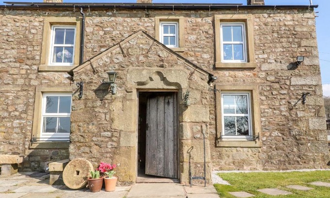 Fence House | Moss Side Retreat