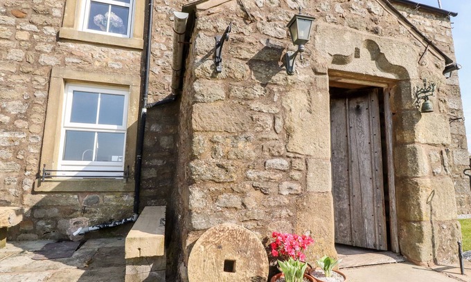 Fence Cottage | Moss Side Retreat