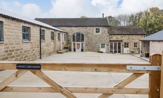 Lofthouse Cottage | MOSSCARR BARN, pet friendly, luxury holiday cottage in Pateley Bridge