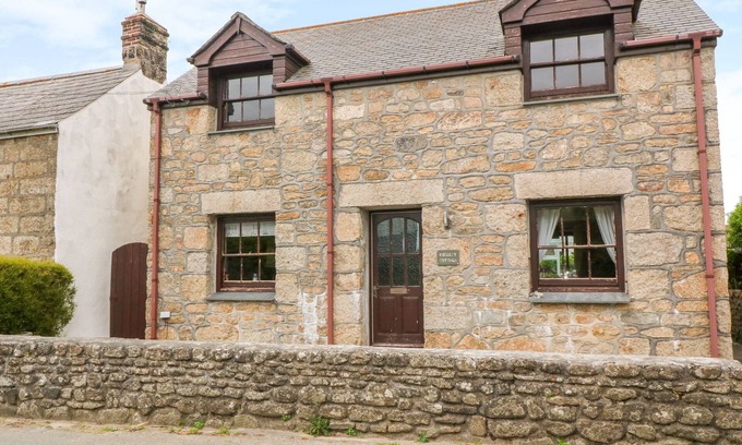 St. Buryan Cottage | MOSSLEY COTTAGE, pet friendly, character holiday cottage in St Buryan