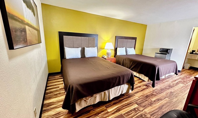 Iola Hotel | Most Affordable Motel Rooms in Iola - Regency Inn iola