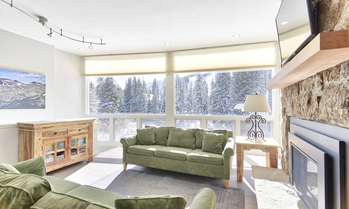 Old Town Condo | MOST AMAZING VIEWS from this condo. Only minutes from slopes. Shared hot tub