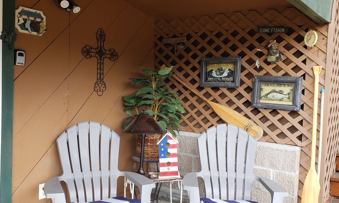 Shady Cove Cottage | Most beautiful views on the Rogue River
