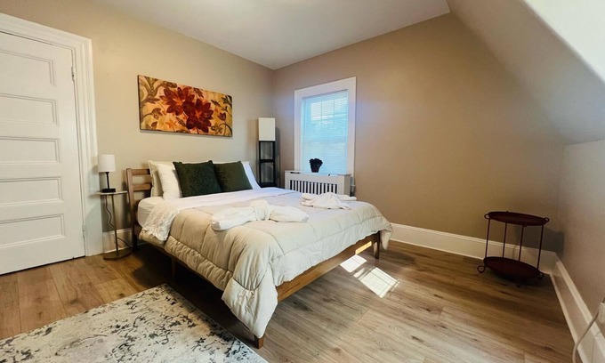 Mid-Cambridge Apartment | Most loved by repeat guests, ready for your remote & long-term stay!