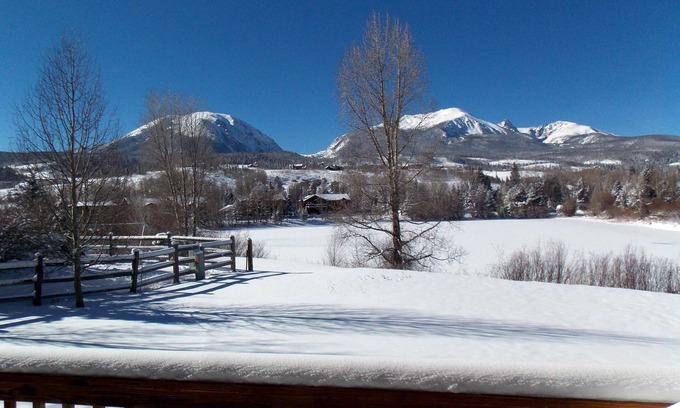 Willow Grove House | Most Spectacular Views and a Small Lake