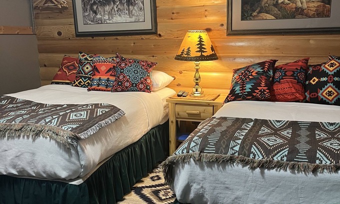Sioux Narrows Nestor Falls Hotel | Motel 2 Lakeview, Shared Sauna-hot Tub, Lake Patio With Fire Pit. Boat Rental