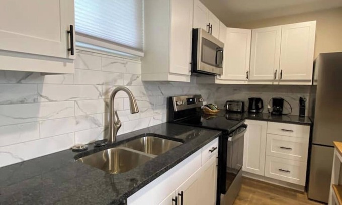 Cookstown Apartment | Motel 400 & Suites Single Kitchenette Unit A