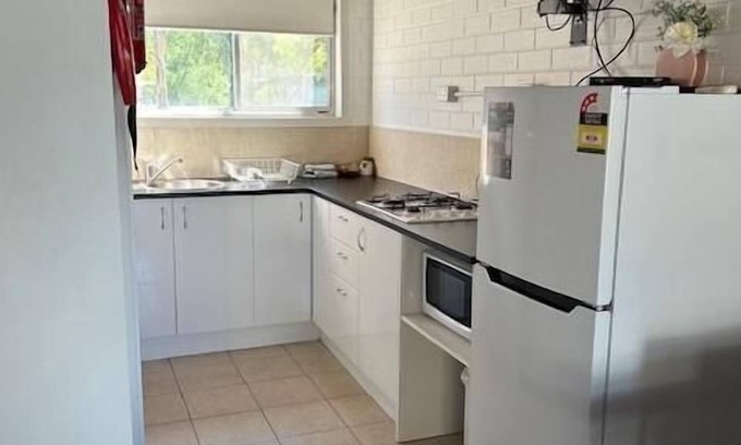 Thornton Apartment | MOTEL 4T - Queen bed, 1 single, 1 trundle