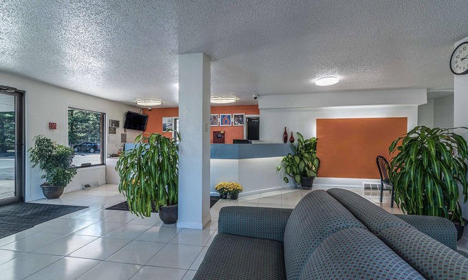Colonie Hotel | Motel 6 Albany, NY - Airport