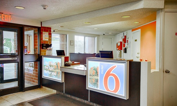 Albany Hotel | Motel 6 Albany, NY