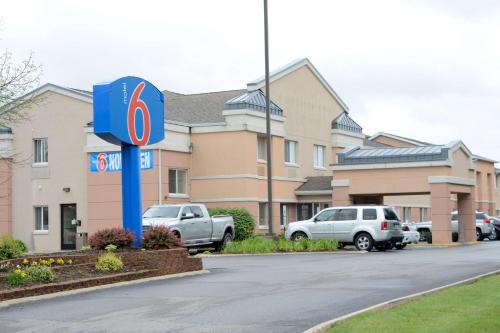 Anderson Hotel | Motel 6-Anderson, IN - Indianapolis